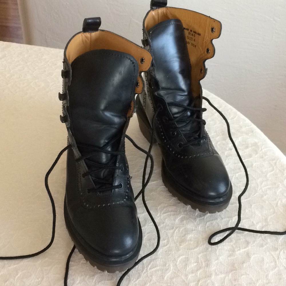 Dr. Martens Airware heeled leather Lace up vintage boots